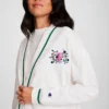 Country Club-cardigan, brodert blomstermønster med «C»-logo